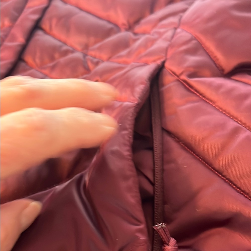The North Face Maroon Puffer Vest - Picture 5 of 10